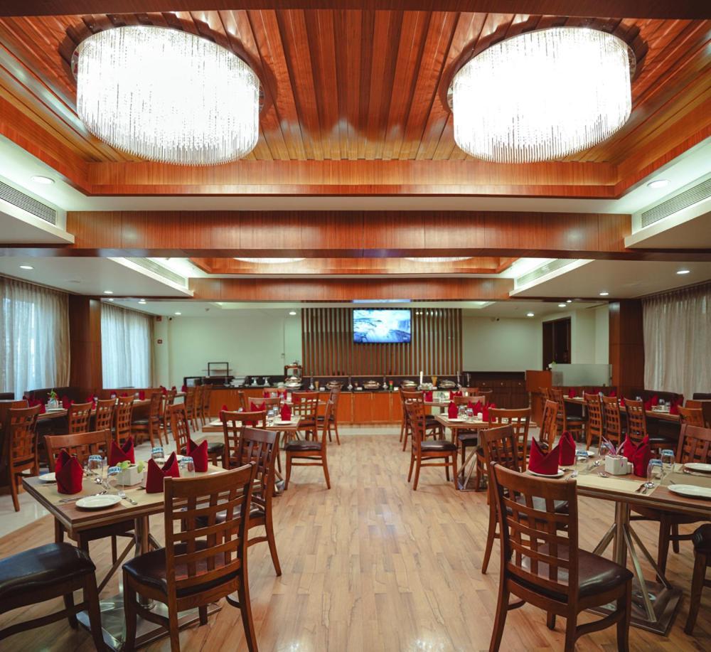 Ramee The Srinivas Palace ภุช ภายนอก รูปภาพ