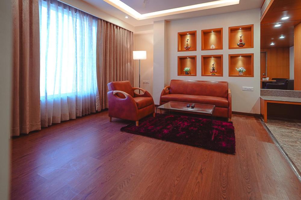 Ramee The Srinivas Palace ภุช ภายนอก รูปภาพ